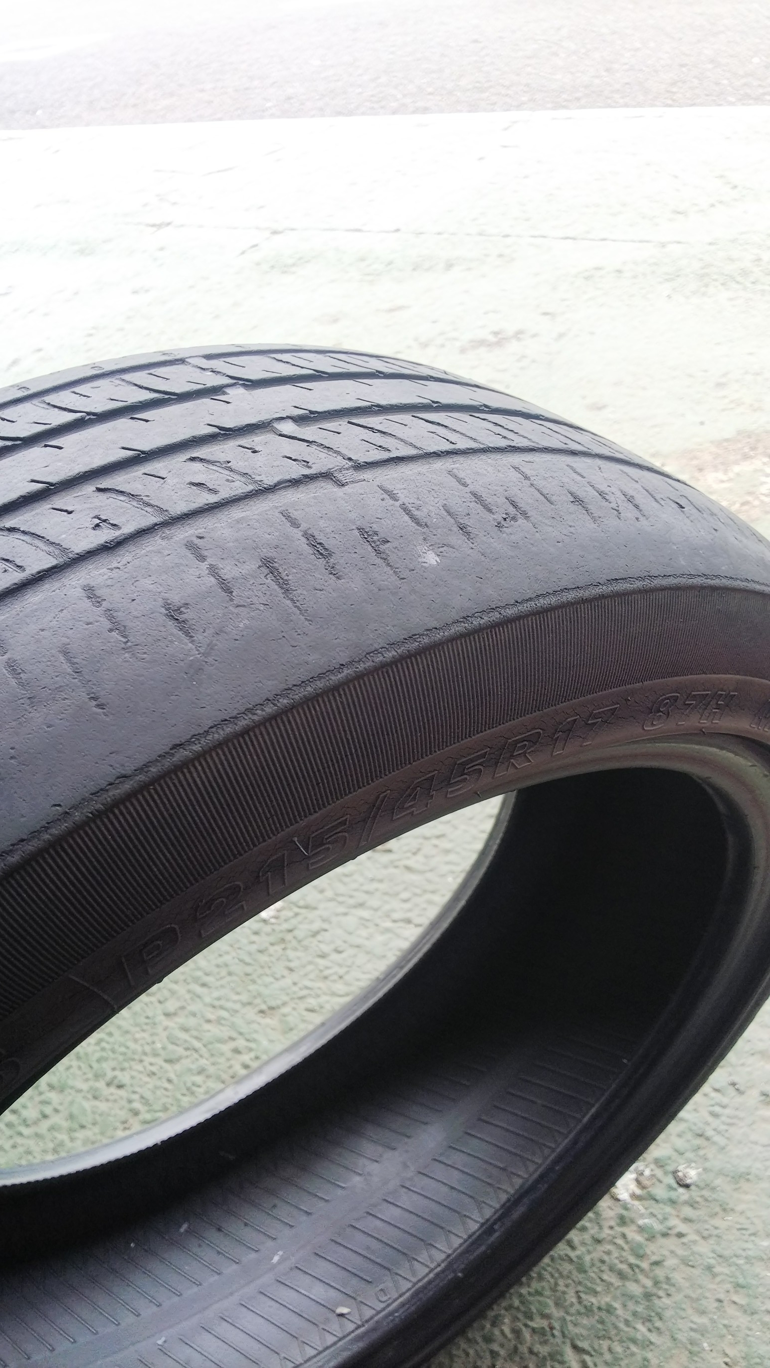 タイヤスリップサイン