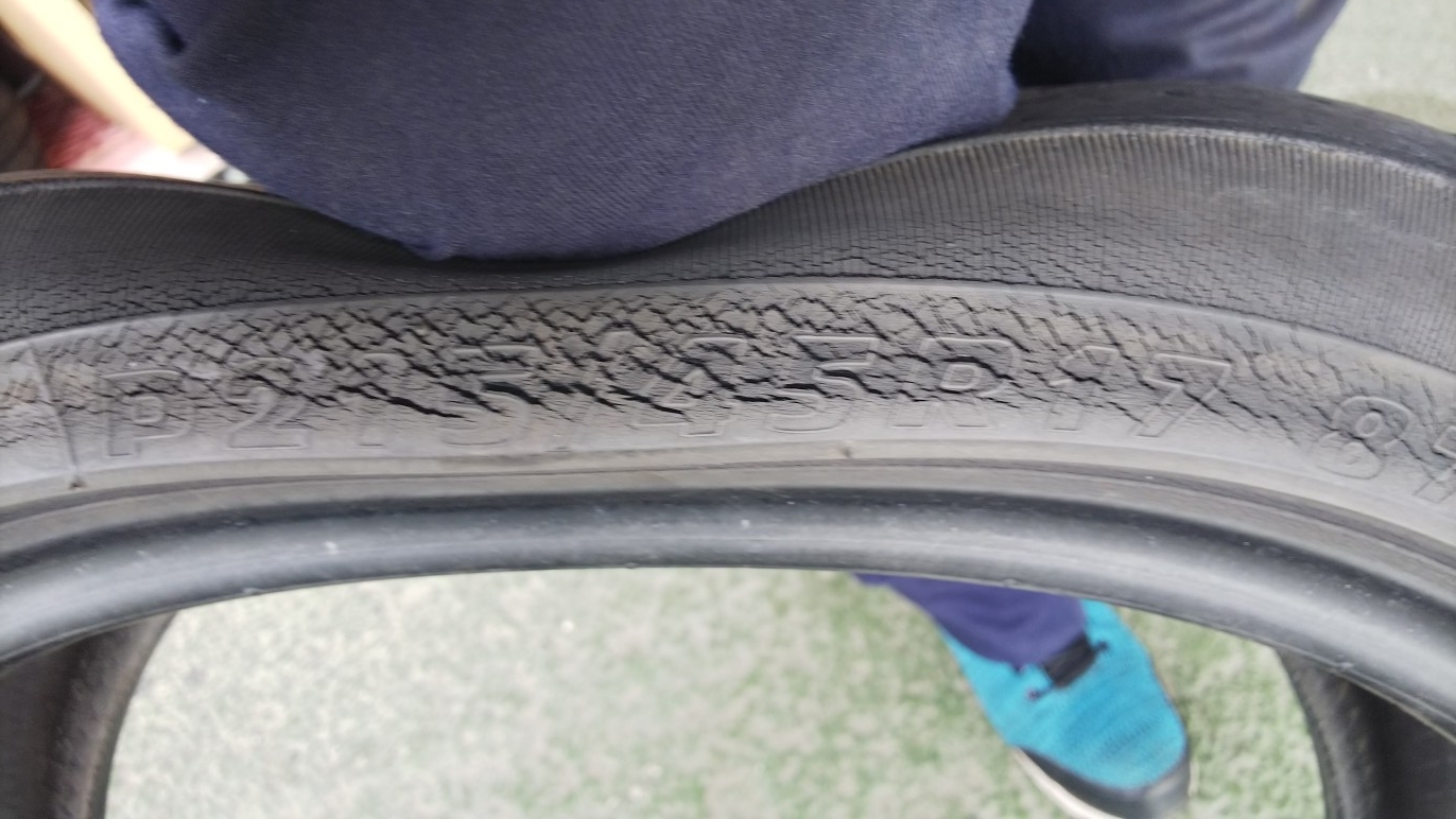 ひび割れパックリ